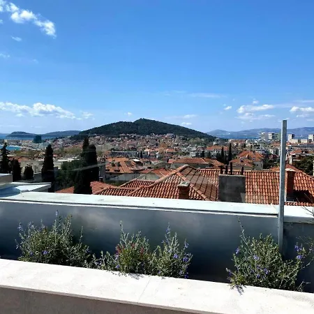 Roof 69 Luxury Penthouse Split